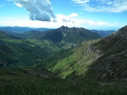 44 vista verso la sottostante Val Vedra...